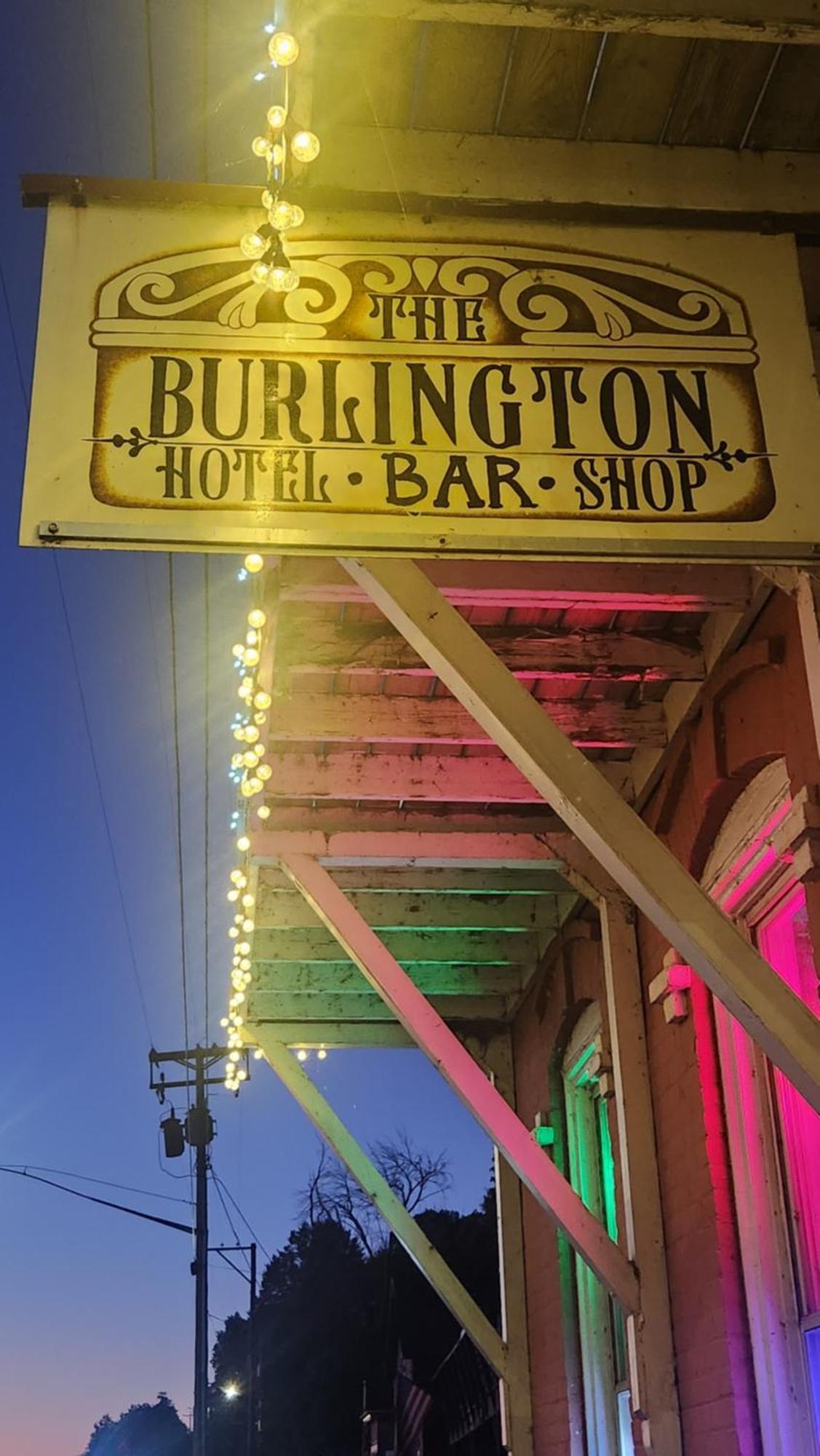 The Burlington Hotel & Bar - Alma Wi מראה חיצוני תמונה
